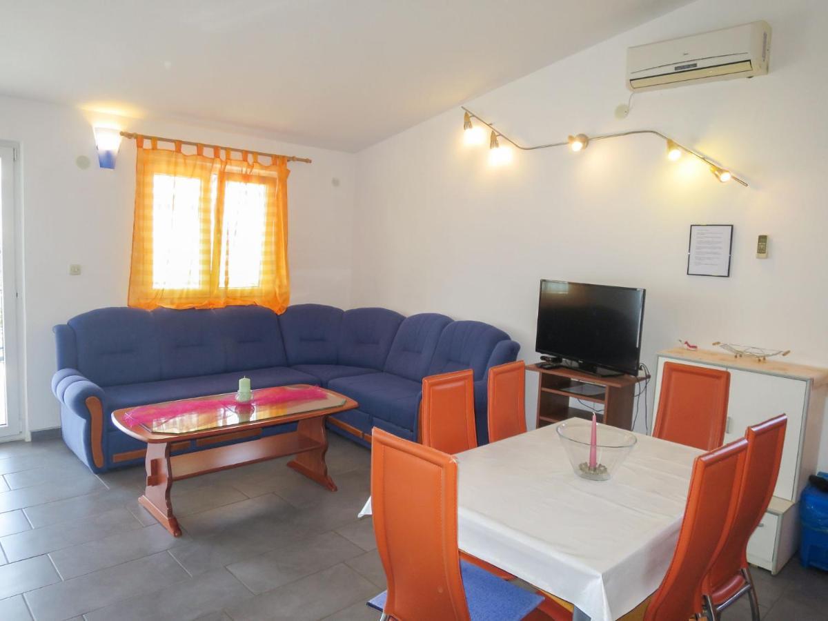 Apartment Ivanka 2 By Interhome ยาเซนิเซ ภายนอก รูปภาพ