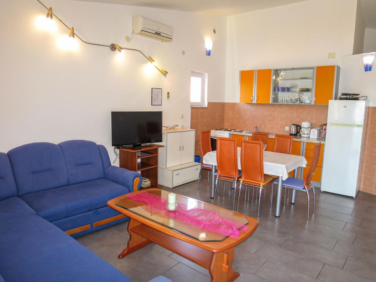 Apartment Ivanka 2 By Interhome ยาเซนิเซ ภายนอก รูปภาพ